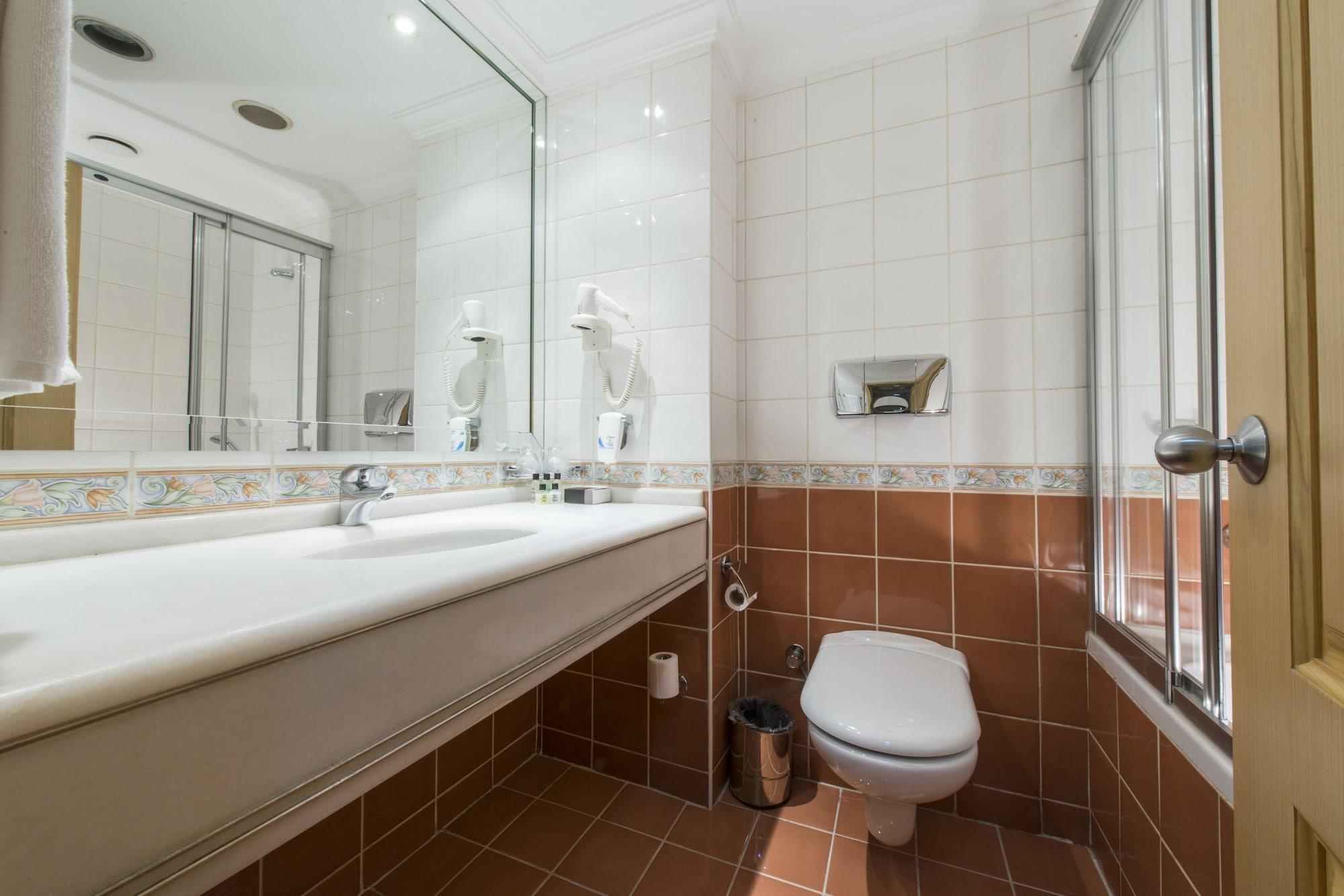 Akar International Otel 4*