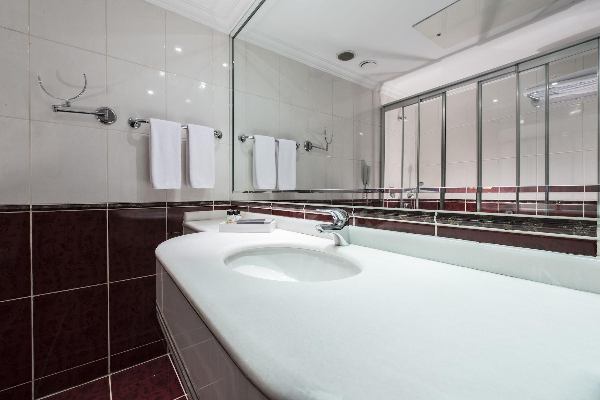 Akar International 4*
