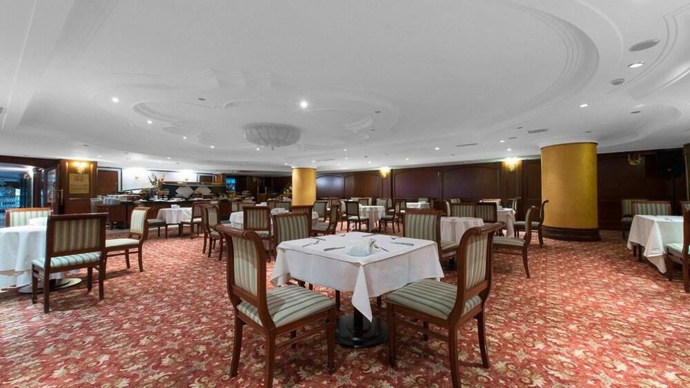 Akar International 4*