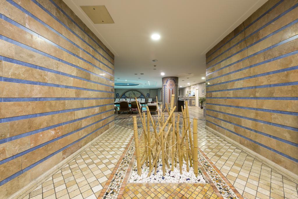 Otel Akar International 4*