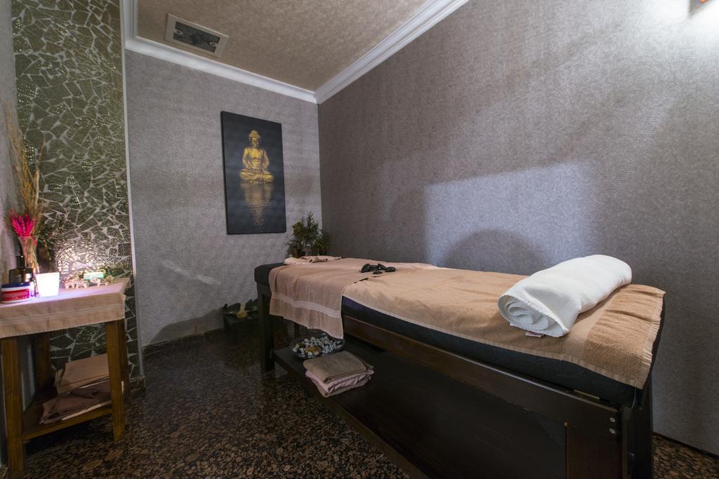 Akar International Otel 4*